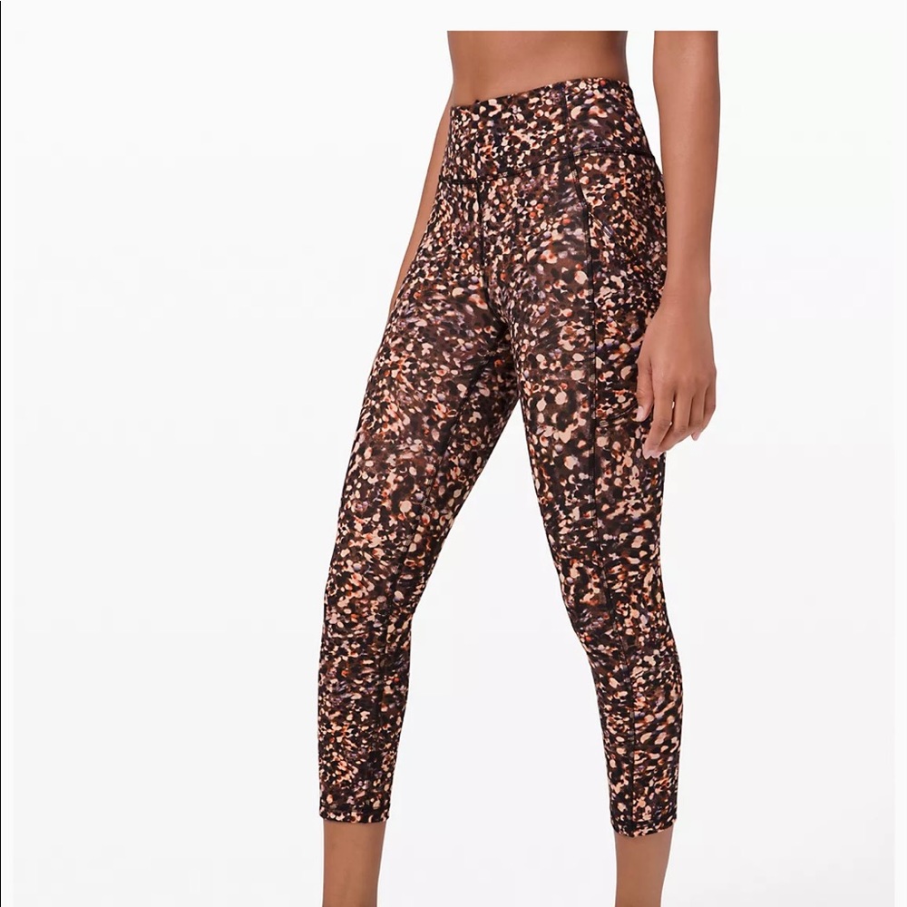 Lululemon - Invigorate high-rise crop 23”